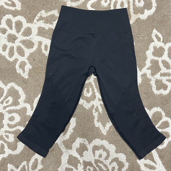 Lululemon - Picture 2 of 4